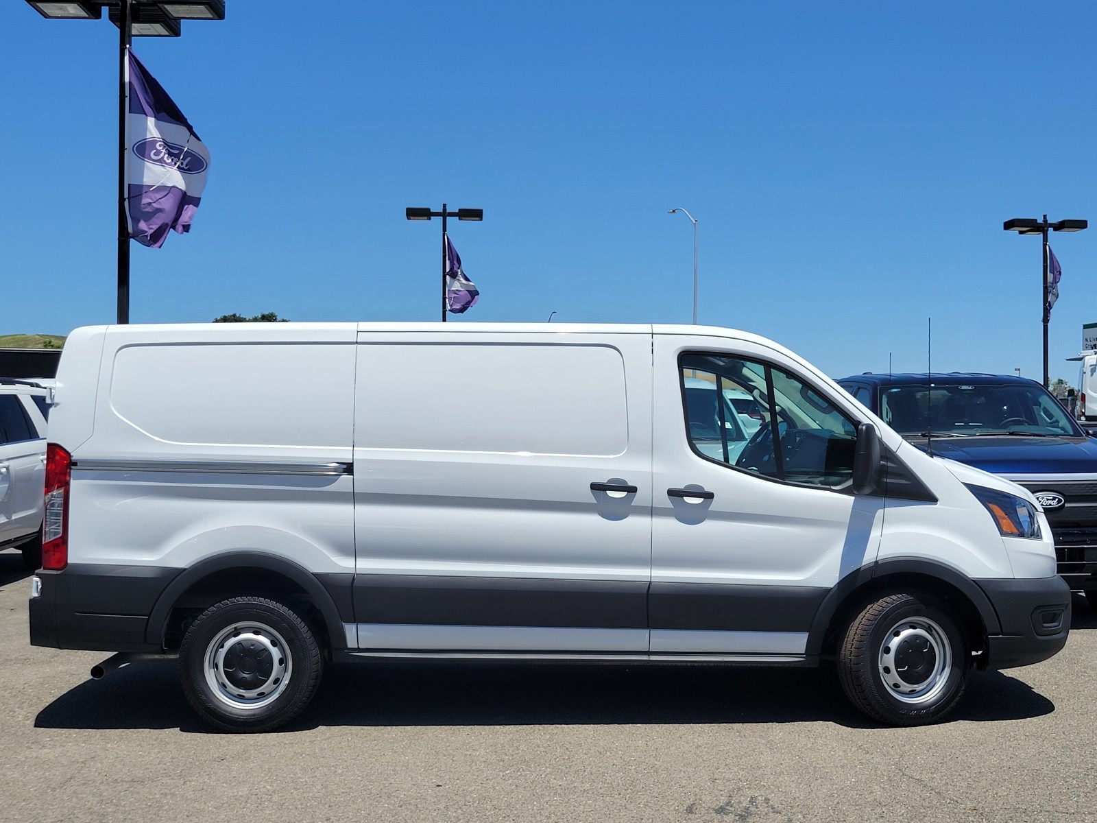 2025 Ford Transit Cargo Van photo 4