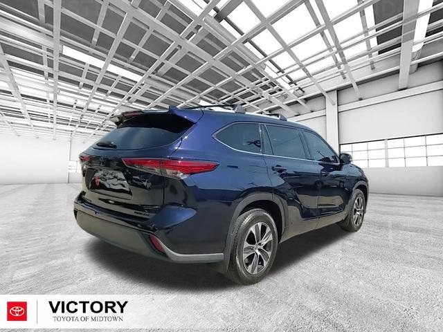 2022 Toyota Highlander XLE photo 3