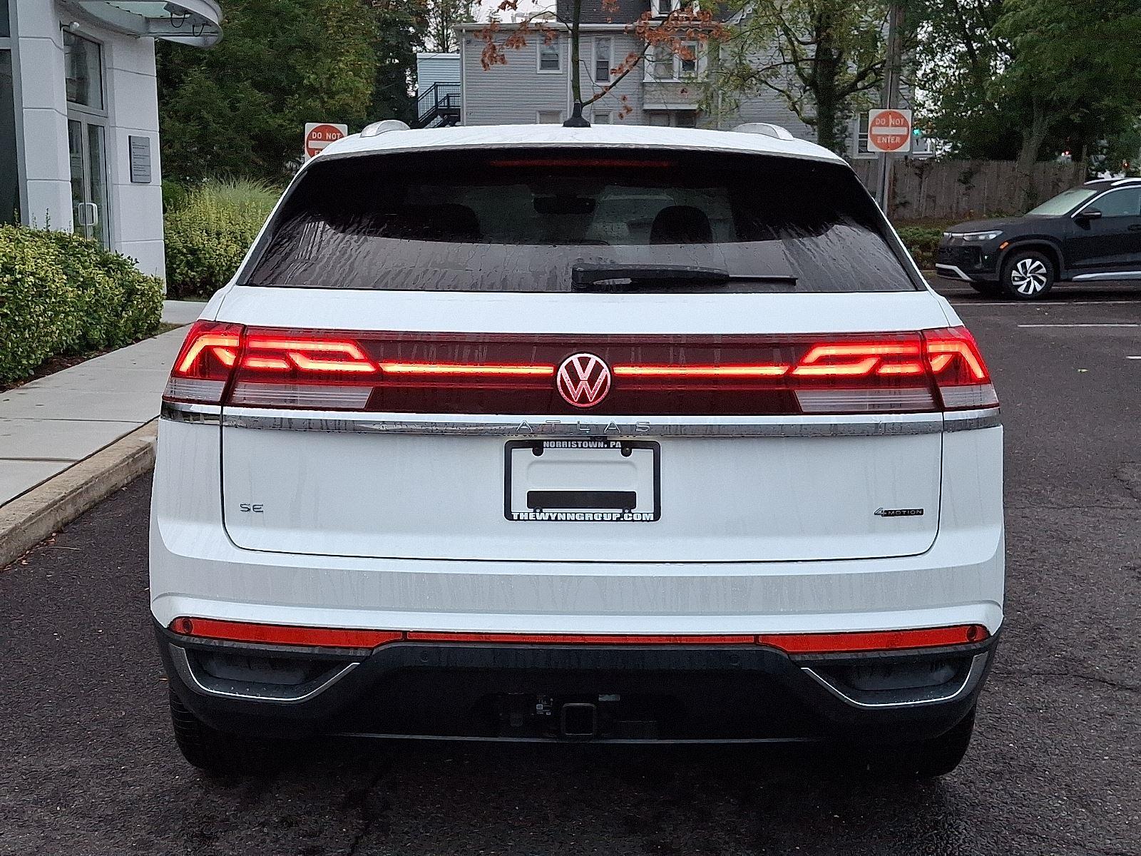 2026 Volkswagen Atlas Cross Sport SE Technology photo 3