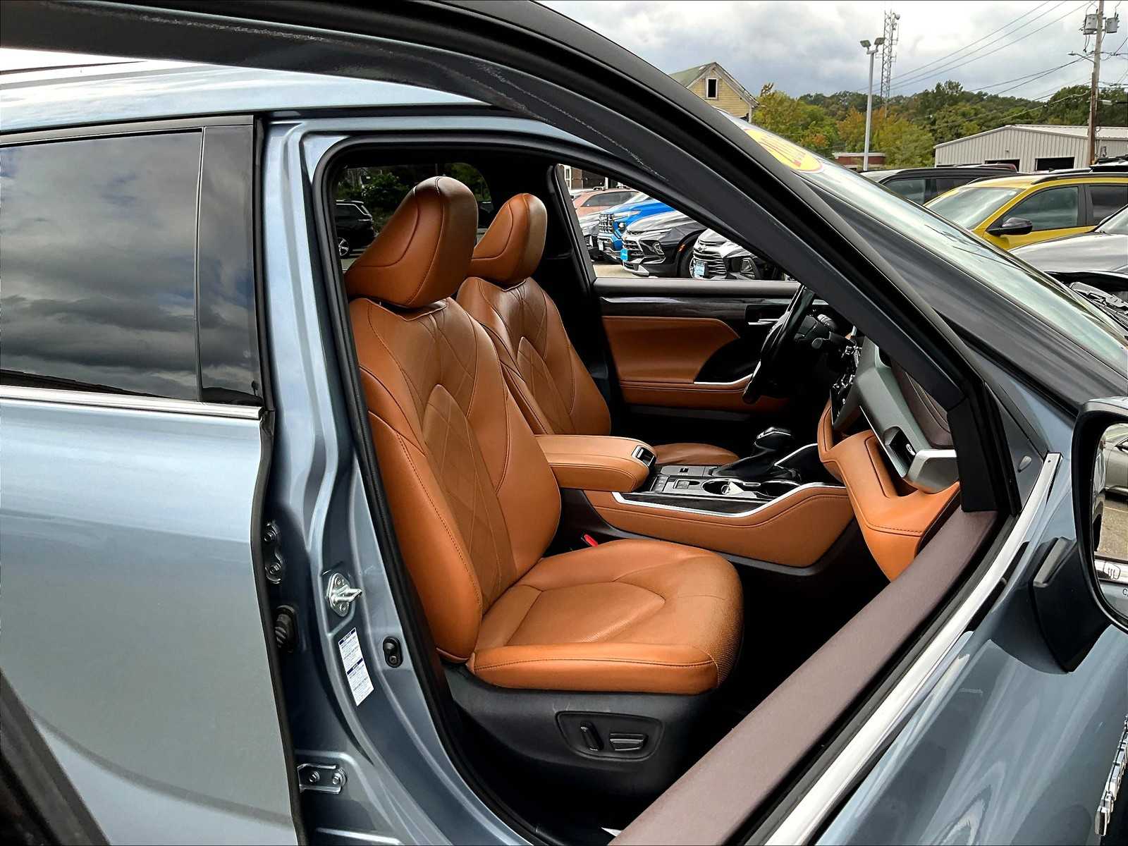2021 Toyota Highlander Hybrid Platinum photo 11