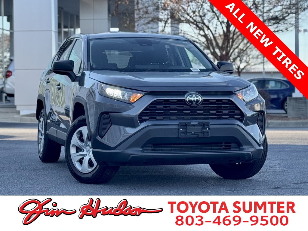 2022 Toyota RAV4 LE's photo