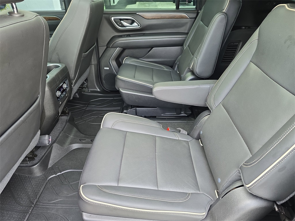 2021 Chevrolet Suburban Premier photo 15