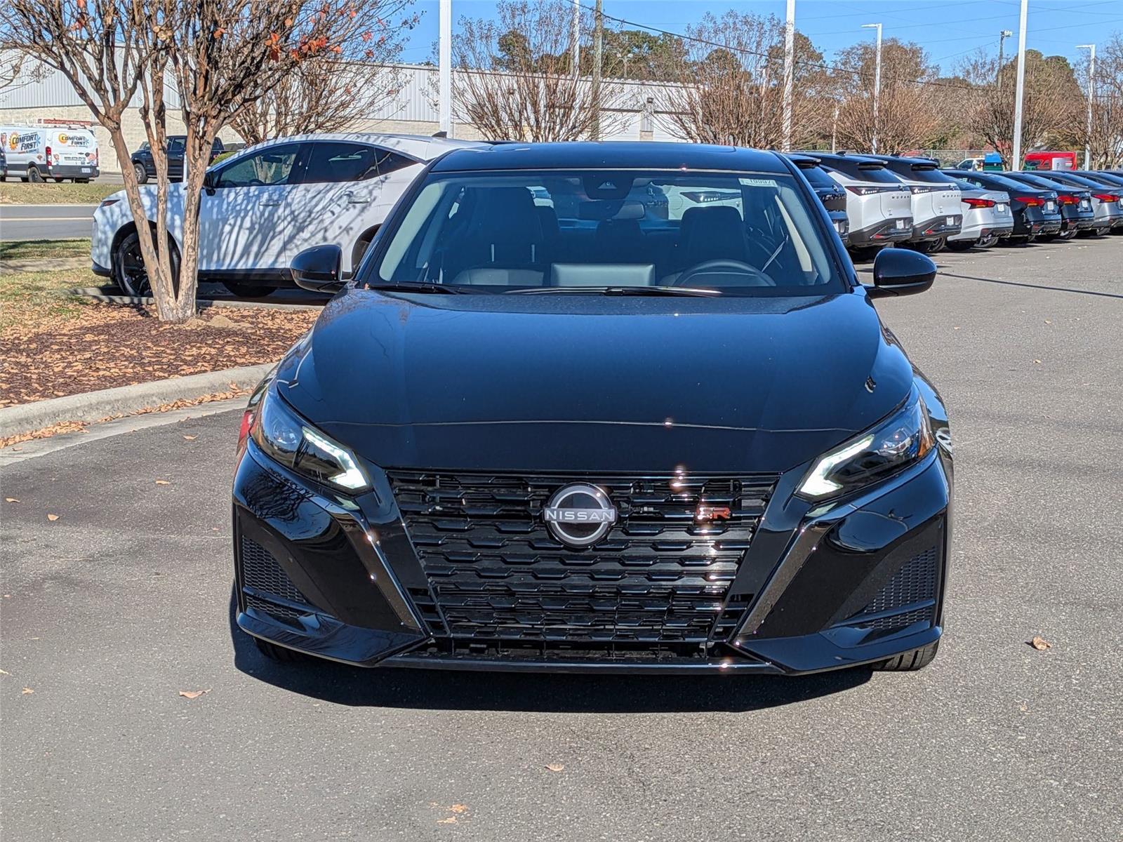 2025 Nissan Altima SR's photo