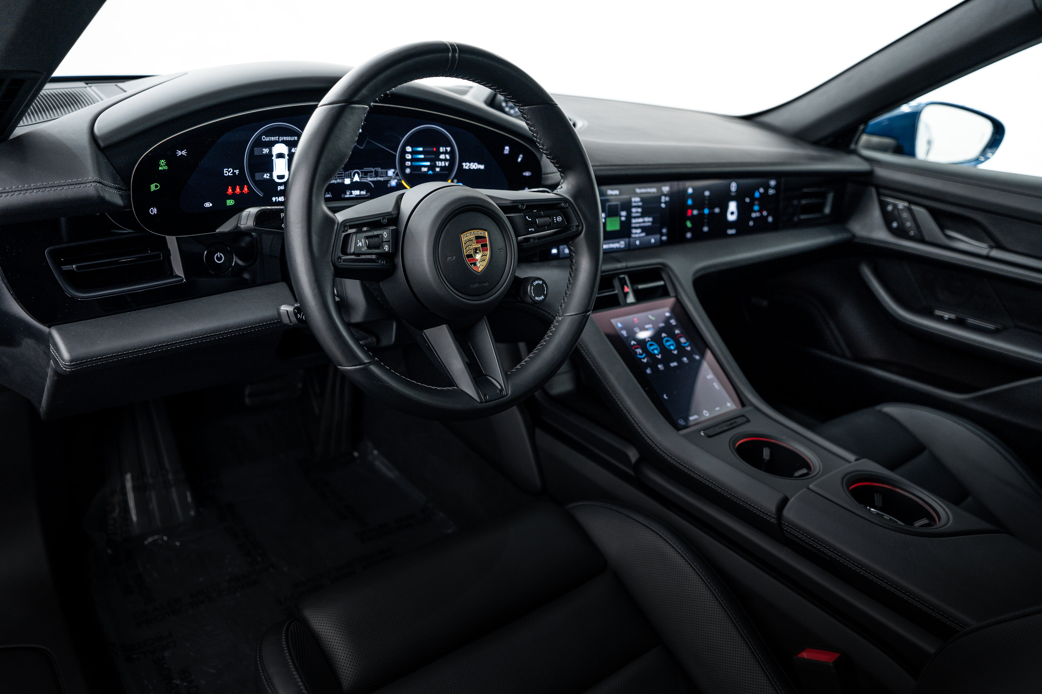 2024 Porsche Taycan 4 Cross Turismo photo 4