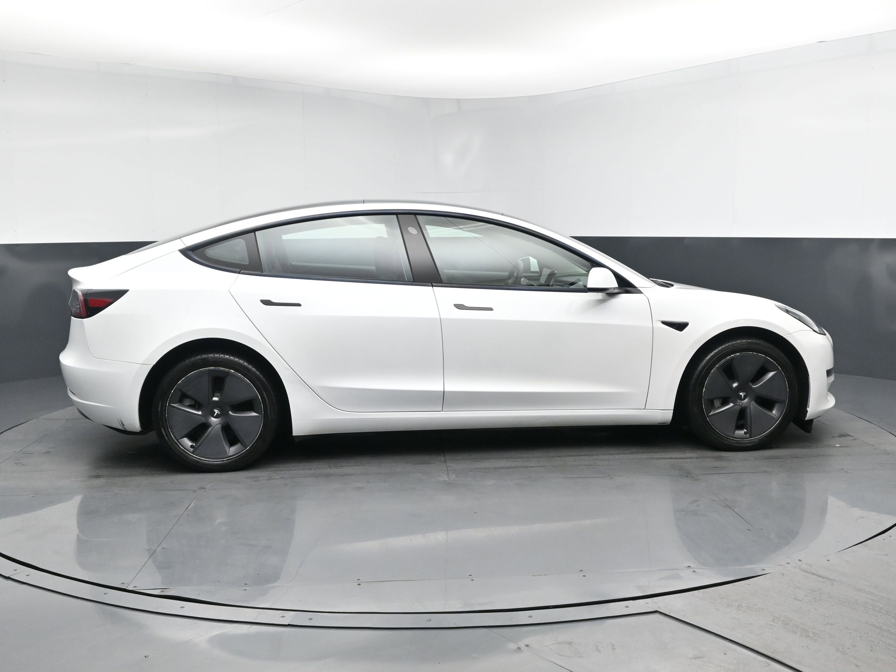 2023 Tesla Model 3 photo 3