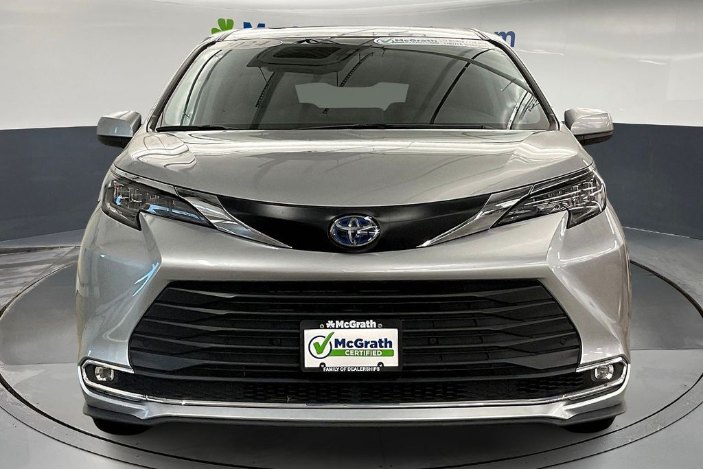 2024 Toyota Sienna XLE photo 4