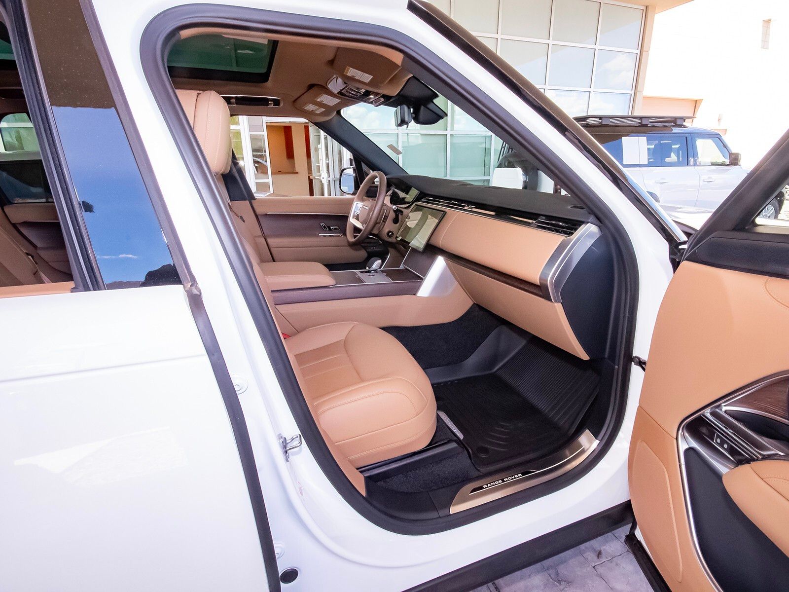 2025 Land Rover Range Rover SE photo 41