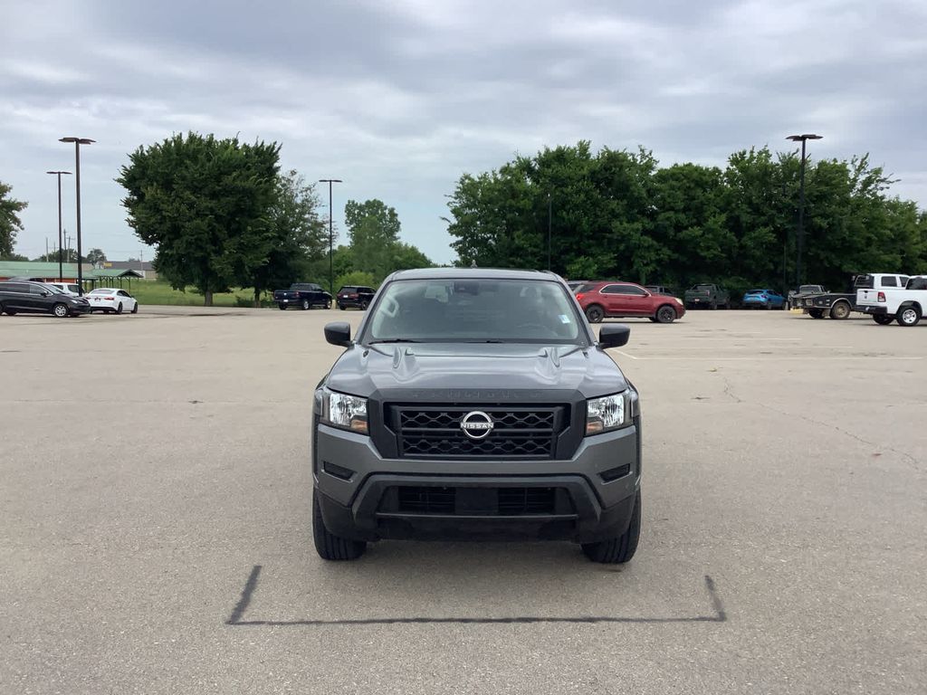 2022 Nissan Frontier S photo 2