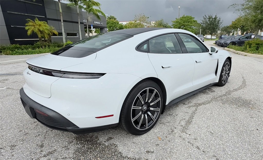 2021 Porsche Taycan Base photo 4
