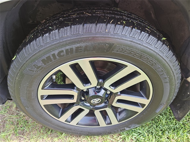 2014 Toyota 4Runner Base photo 19