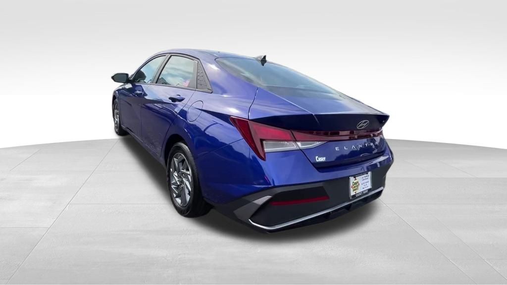 2024 Hyundai Elantra SEL photo 16