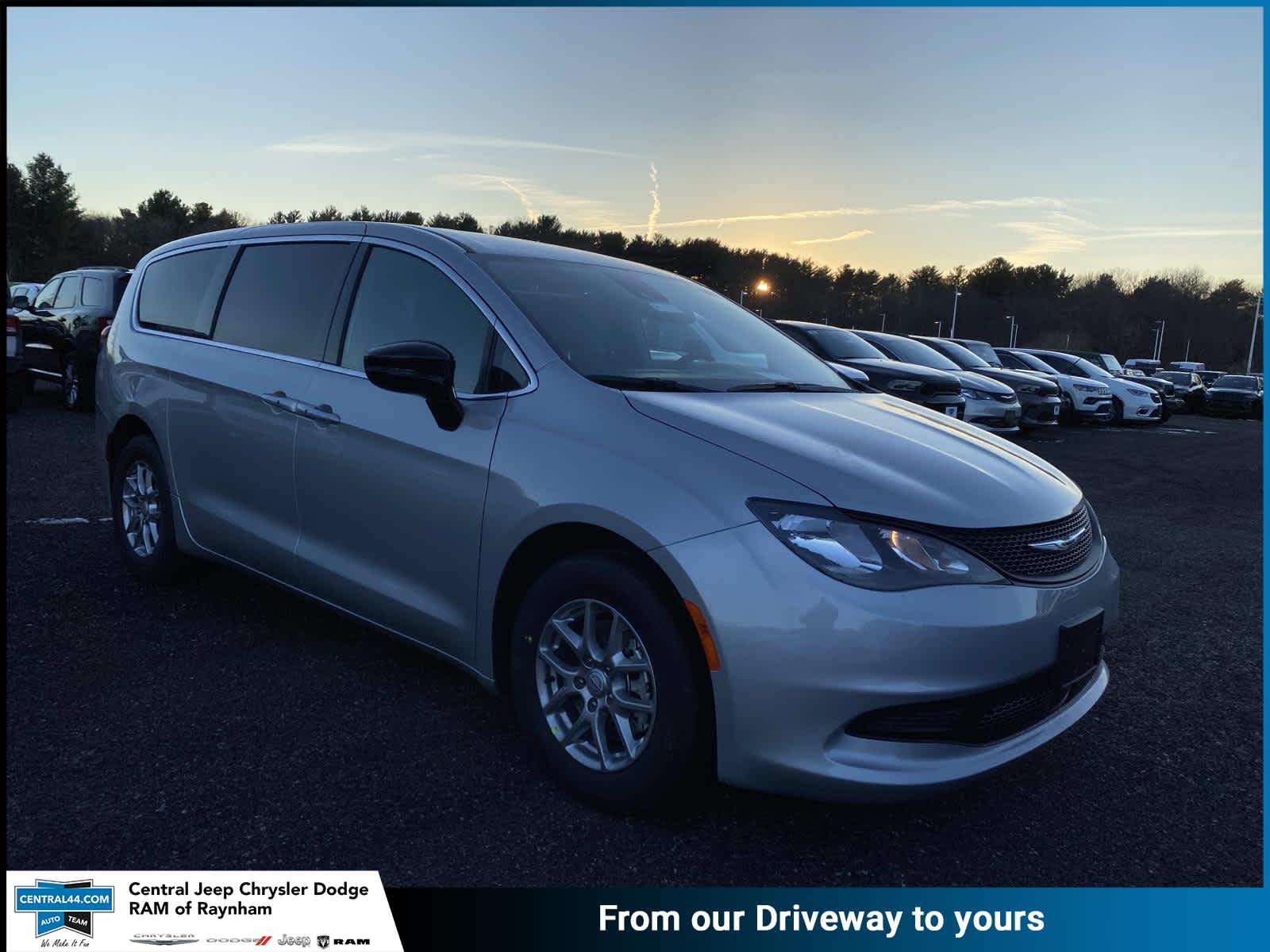 2026 Chrysler Voyager LX's photo