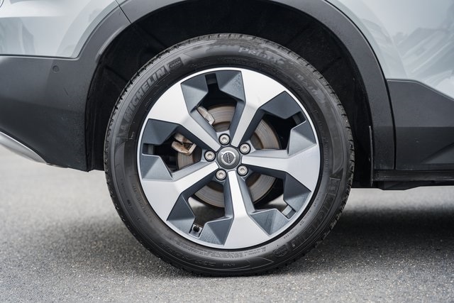 2024 Volvo XC40 Plus photo 14