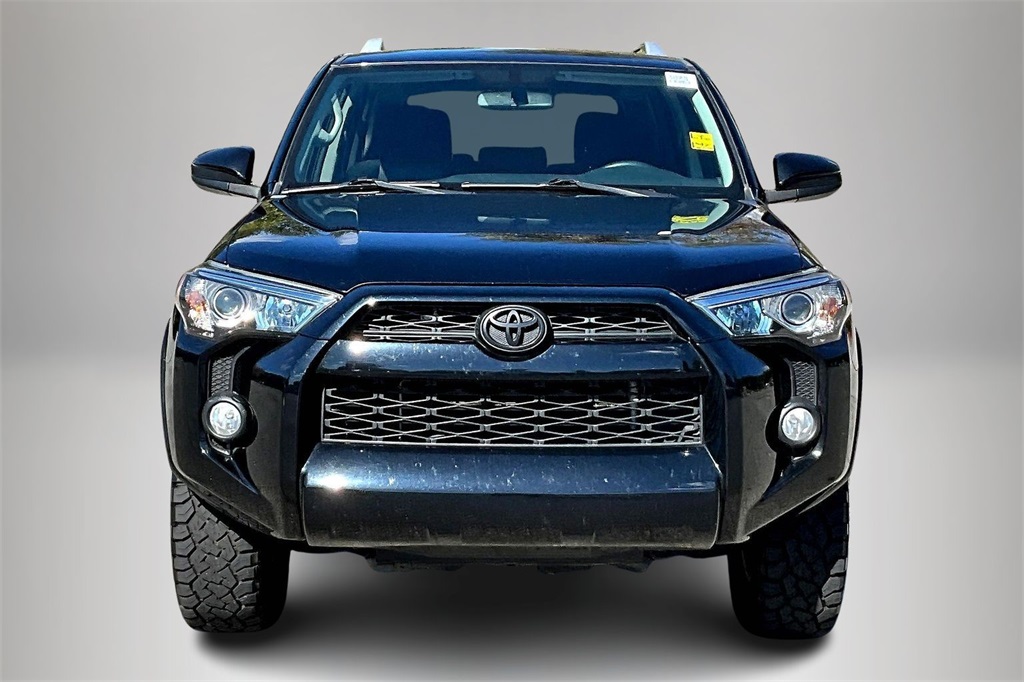 2018 Toyota 4Runner SR5 photo 3