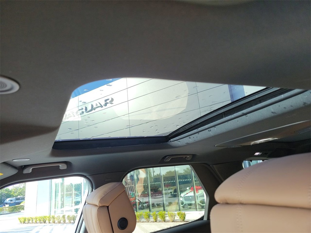 2025 Land Rover Discovery SE photo 28