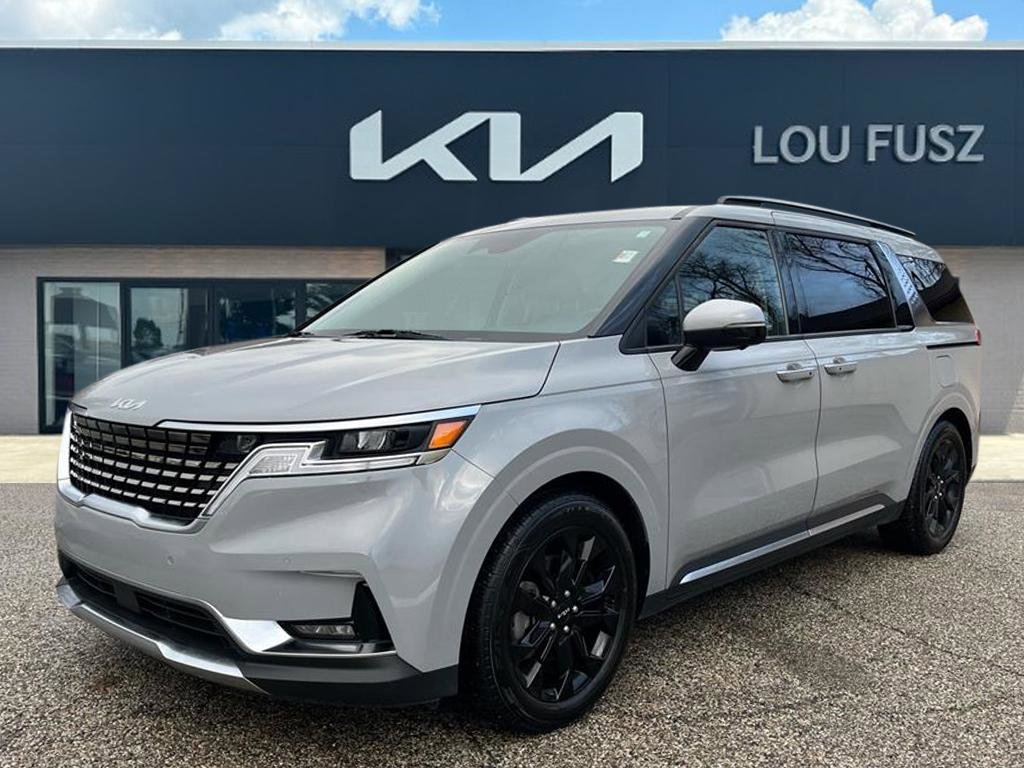 2022 Kia Carnival SX's photo