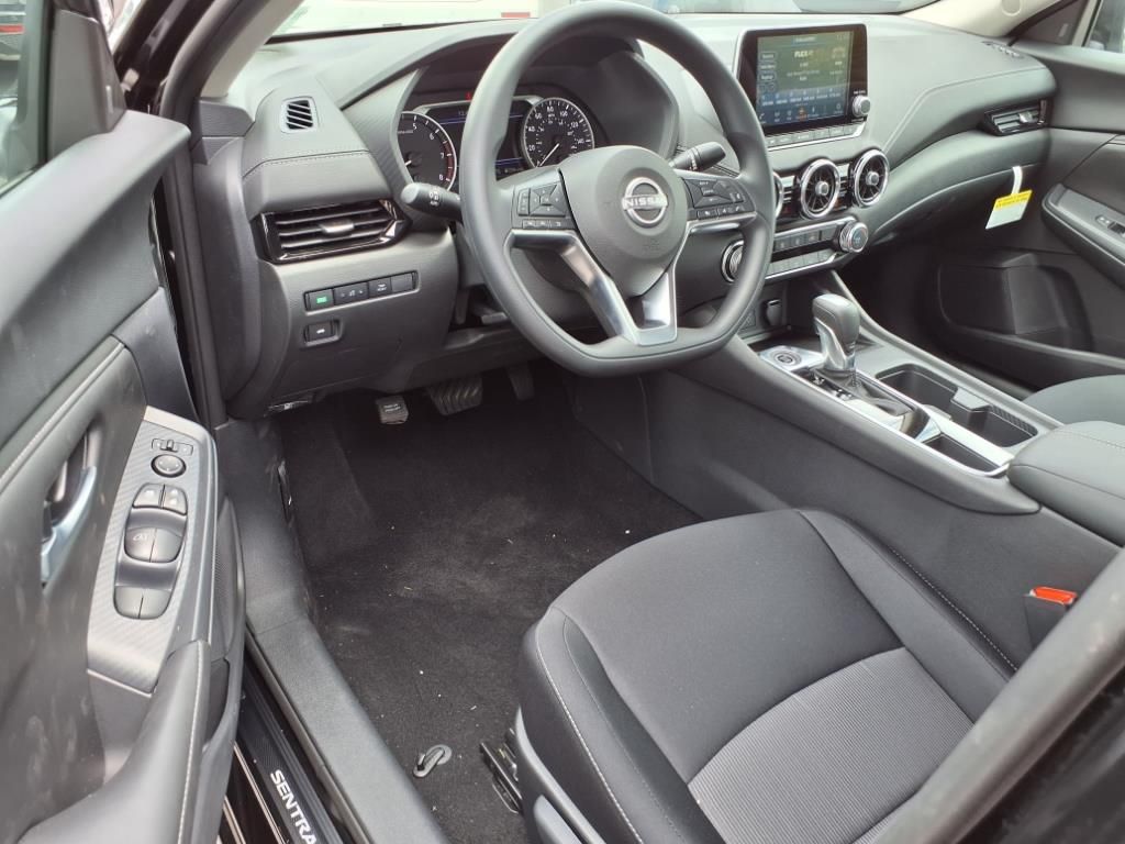 2025 Nissan Sentra SV photo 13