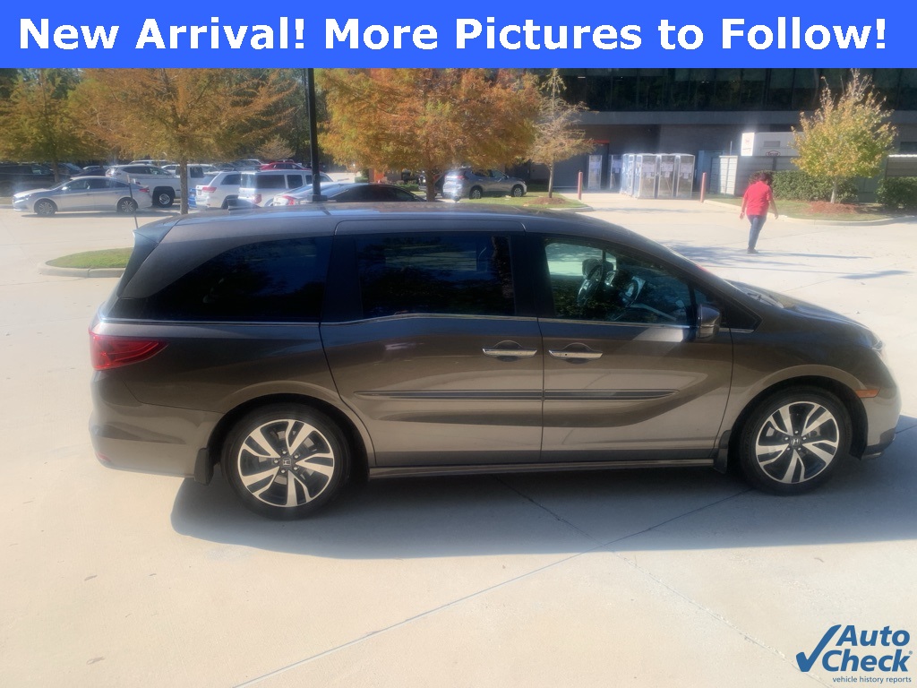 2022 Honda Odyssey Touring photo 3