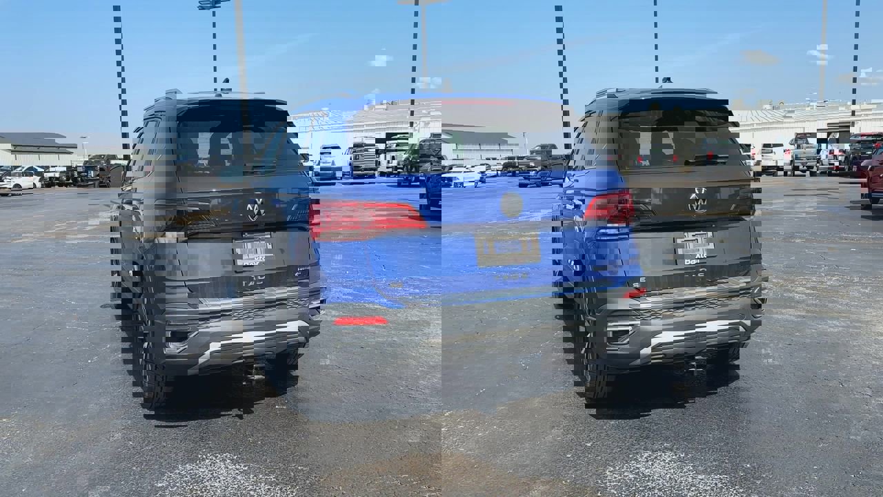 2022 Volkswagen Taos SE photo 7