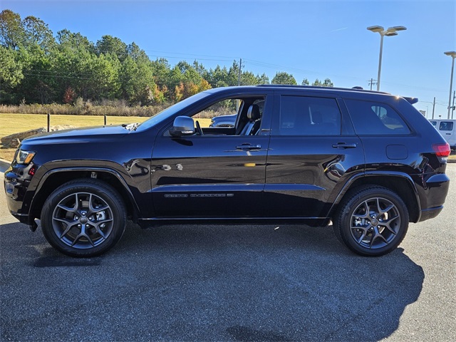 2021 Jeep Grand Cherokee Anniversary Edition photo 4