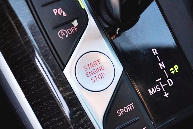 Used 2020 White BMW 330i image 30