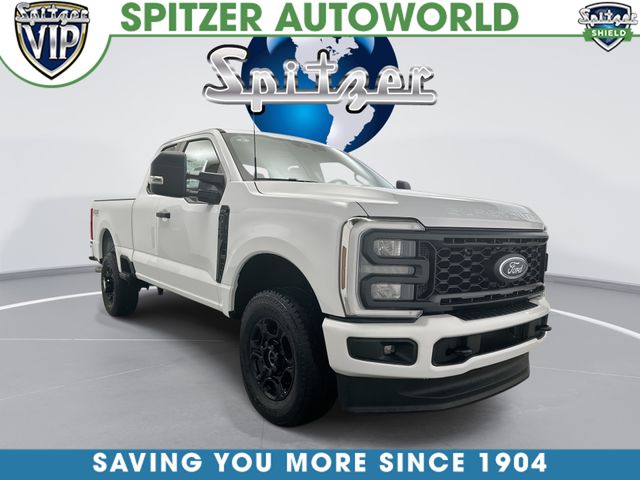 2026 Ford F-350 Super Duty XL's photo