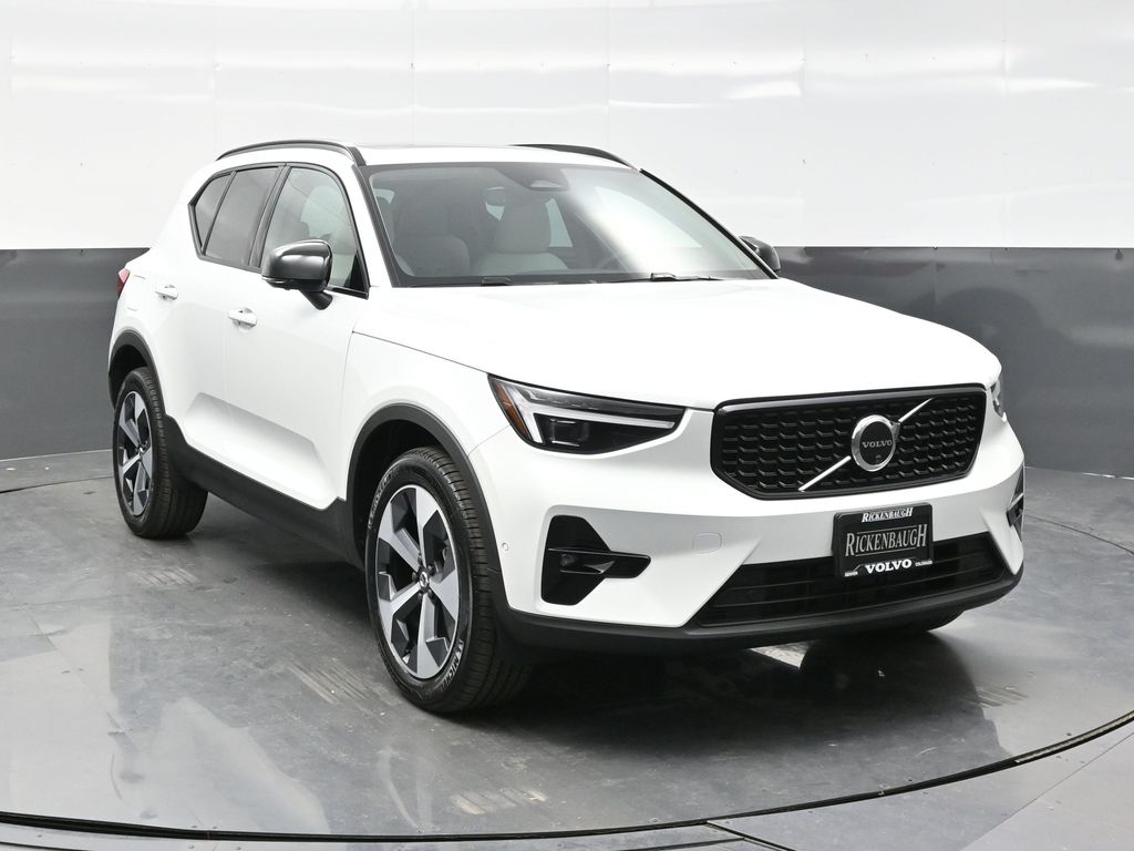 2026 Volvo XC40 Plus's photo