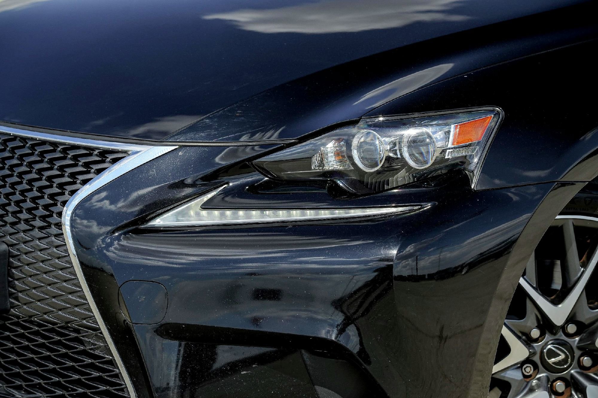 2016 Lexus IS 350 F SPORT photo 2