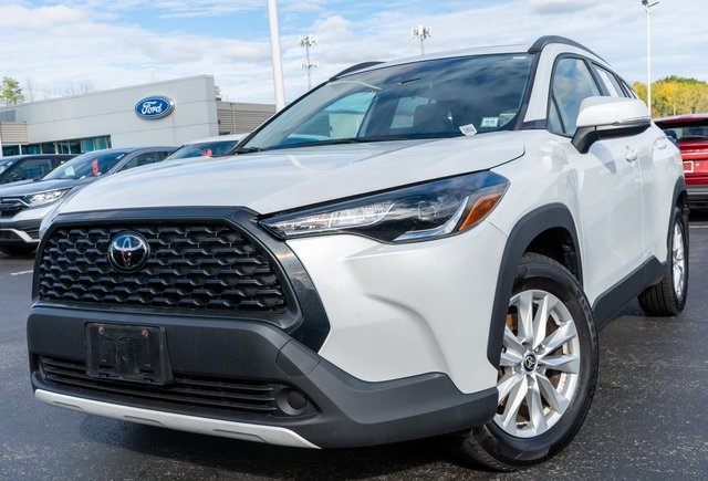 2022 Toyota Corolla Cross LE's photo