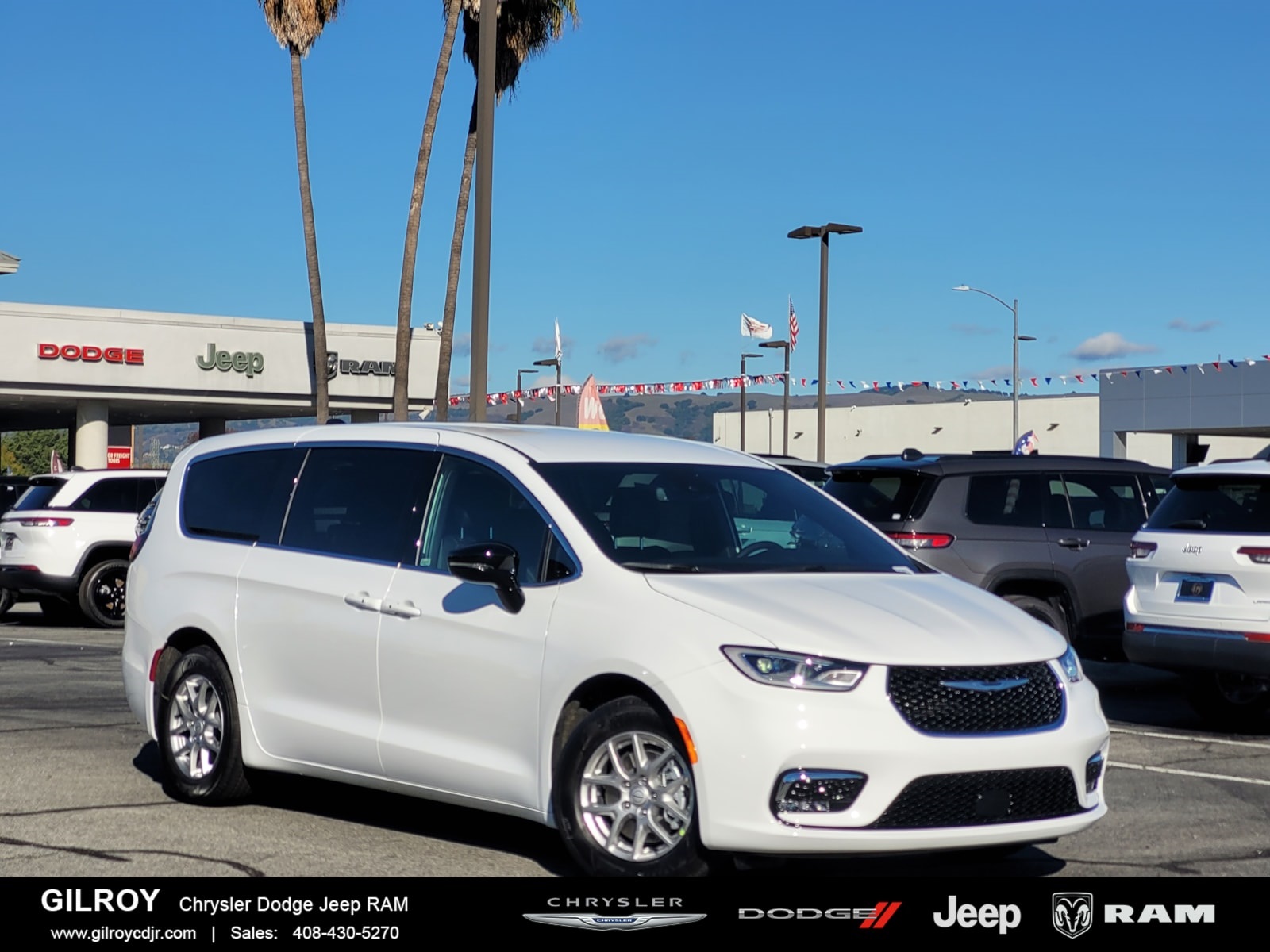 2026 Chrysler Pacifica Select's photo