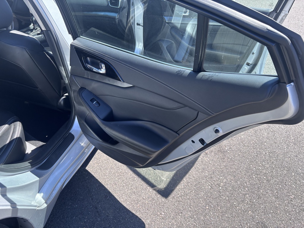 2023 Nissan Maxima SV photo 15