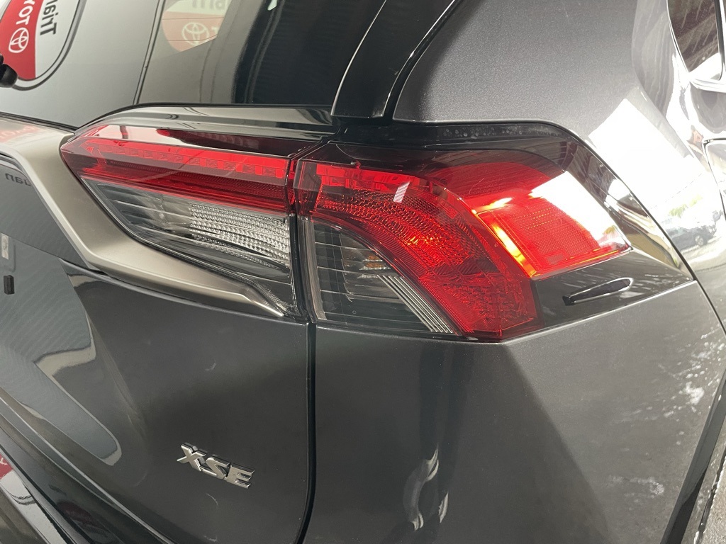 2025 Toyota RAV4 Hybrid XSE photo 16