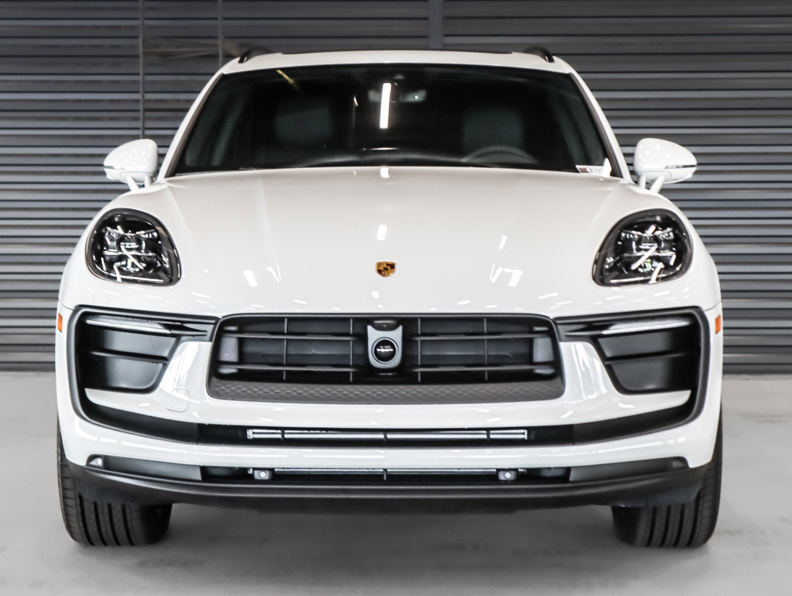 2026 Porsche Macan T photo 8