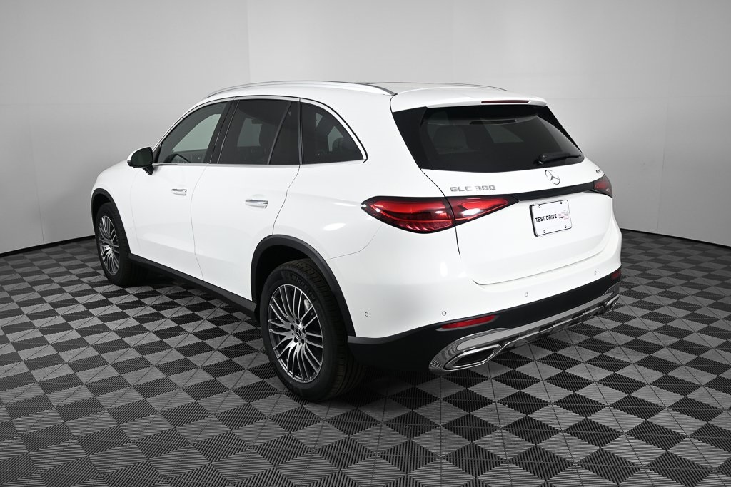 2026 Mercedes Benz GLC 300 4MATIC photo 4