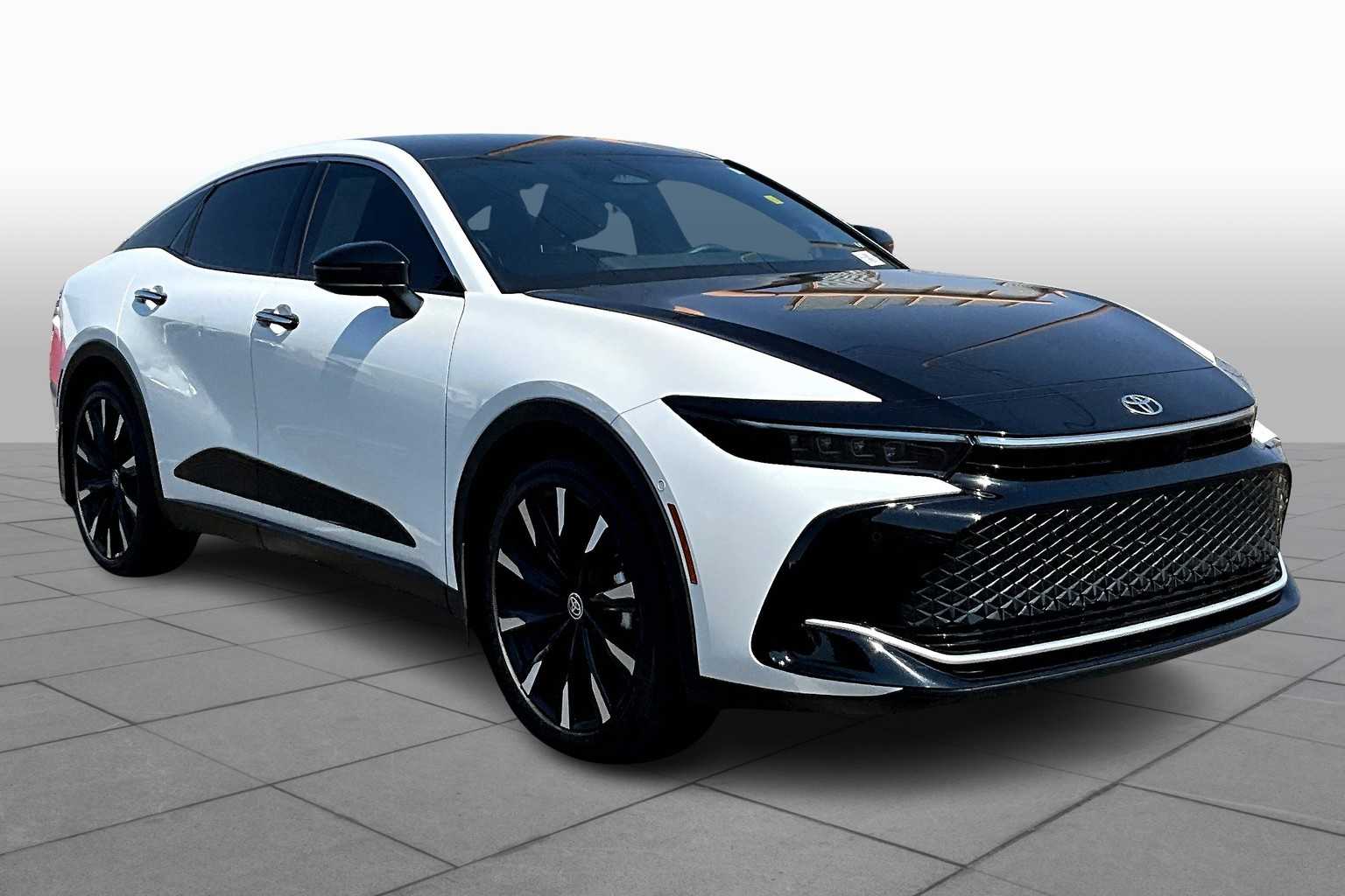 2025 Toyota Crown Platinum photo 2