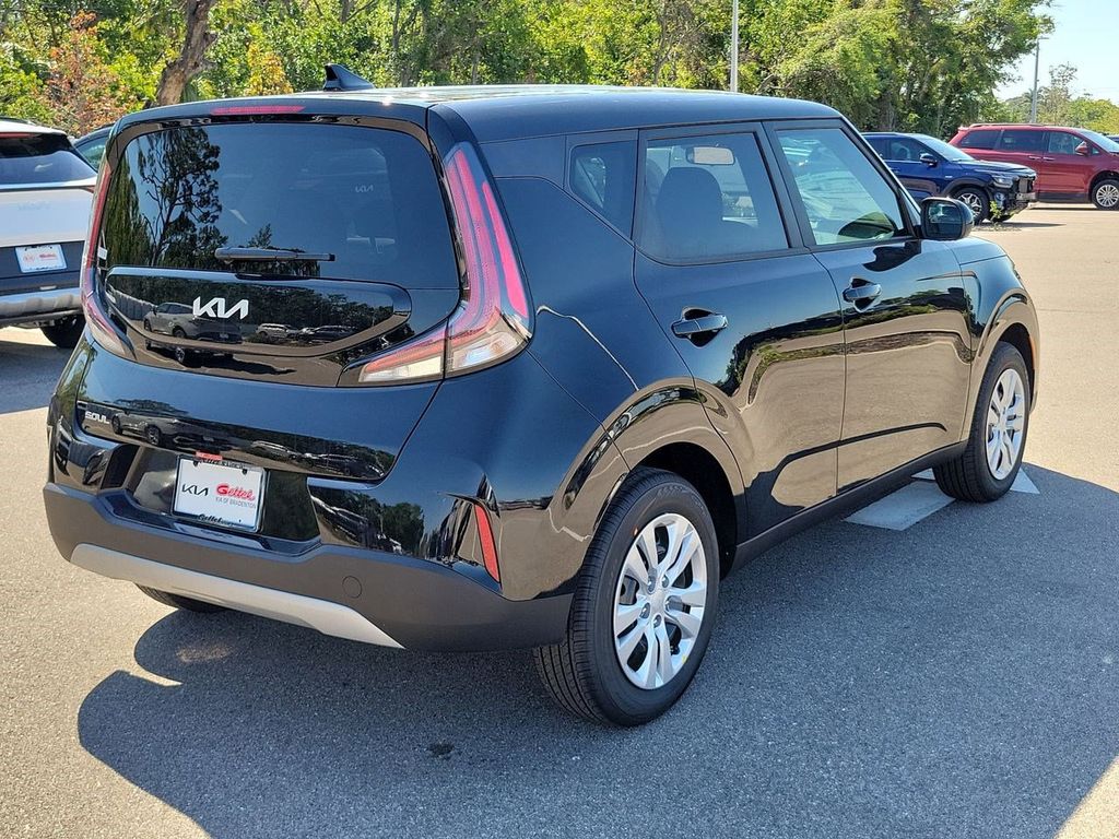 2025 Kia Soul LX photo 4