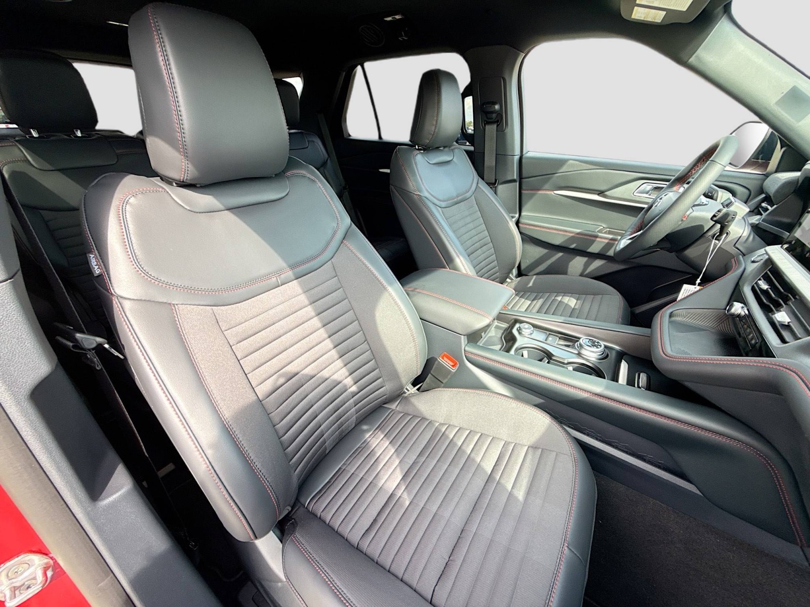 2025 Ford Explorer ST-Line photo 29