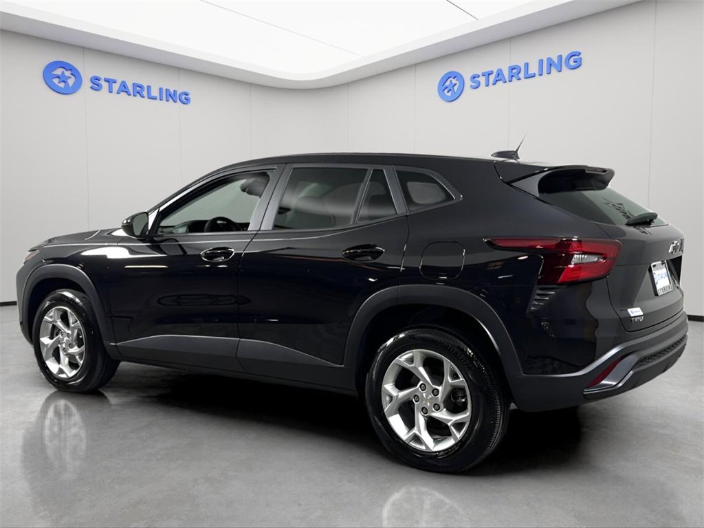 2025 Chevrolet Trax LS photo 2