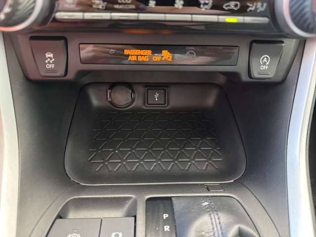 2021 Toyota RAV4 XLE photo 22