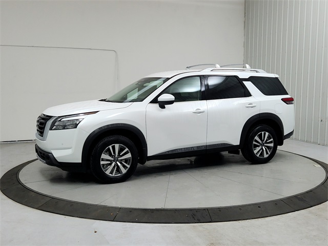 2025 Nissan Pathfinder SL photo 2