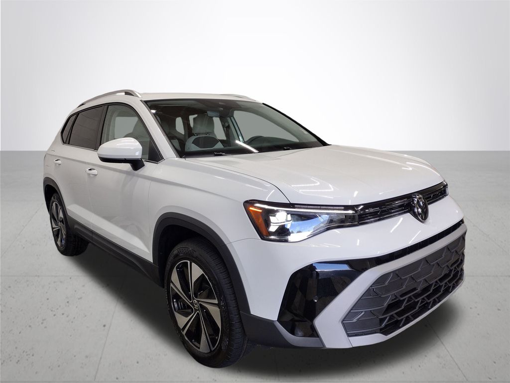 2025 Volkswagen Taos SE photo 4