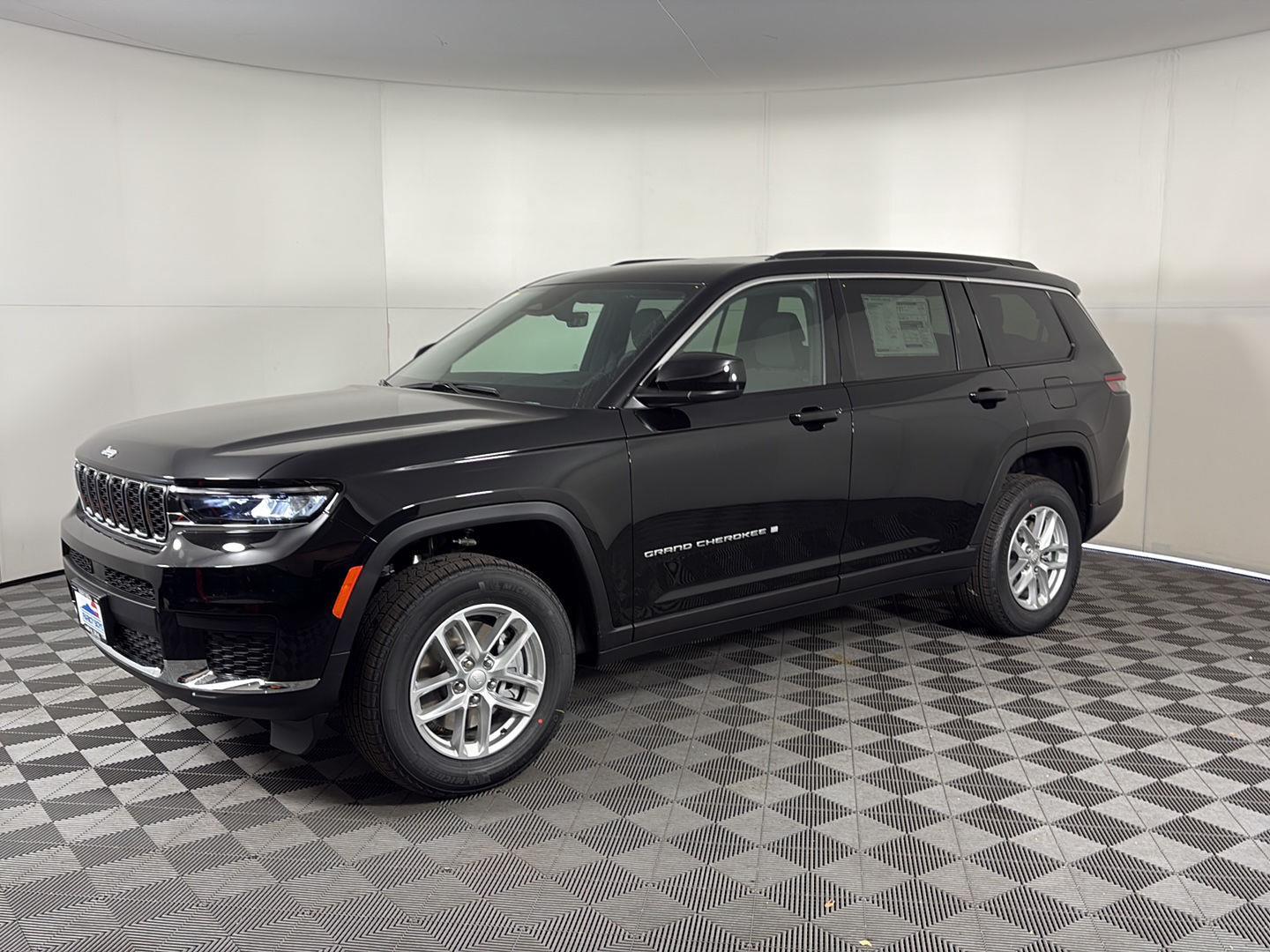 2025 Jeep Grand Cherokee L Laredo's photo