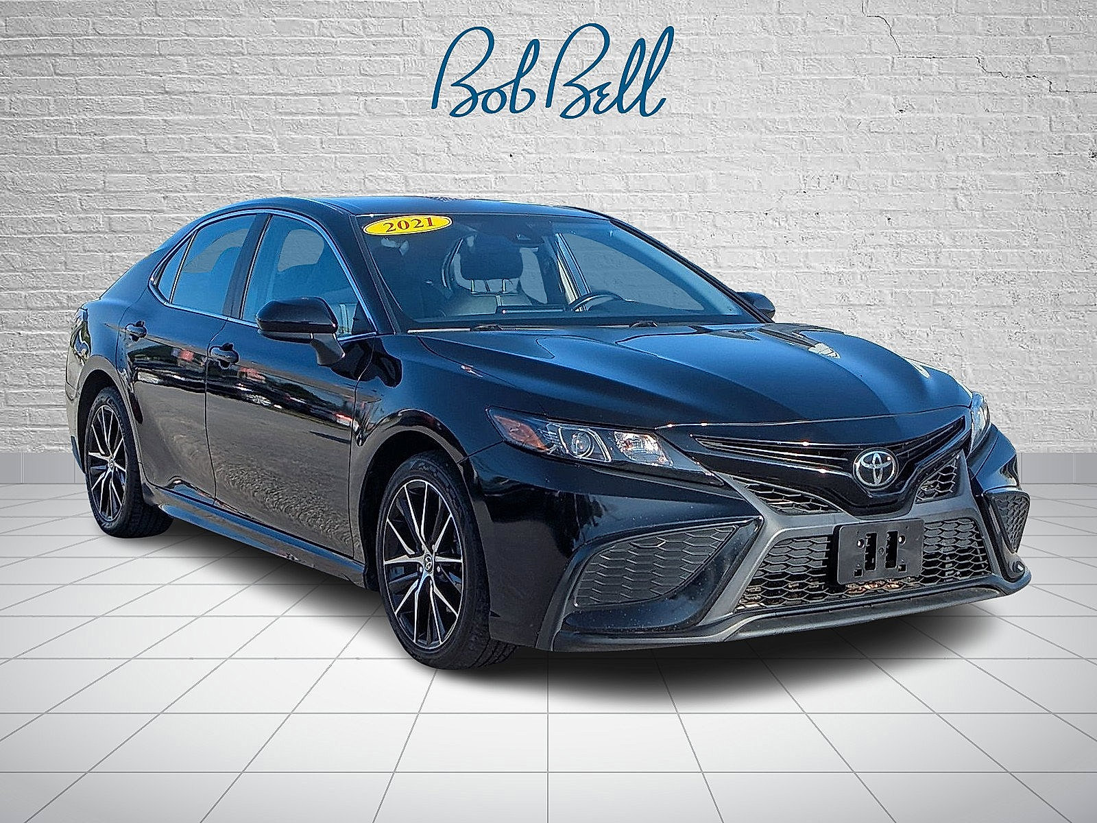 2021 Toyota Camry SE photo 2