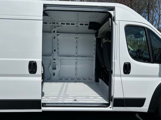 2025 Ram ProMaster 2500 Cargo Van photo 3