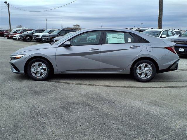 2026 Hyundai Elantra SE photo 2