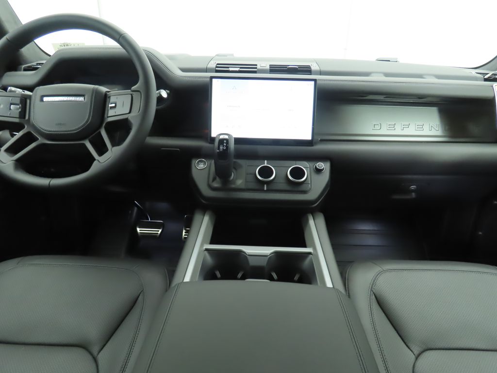 2025 Land Rover Defender 130 V8 photo 13