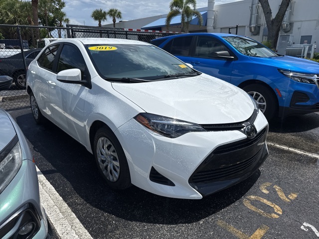 2019 Toyota Corolla L photo 3