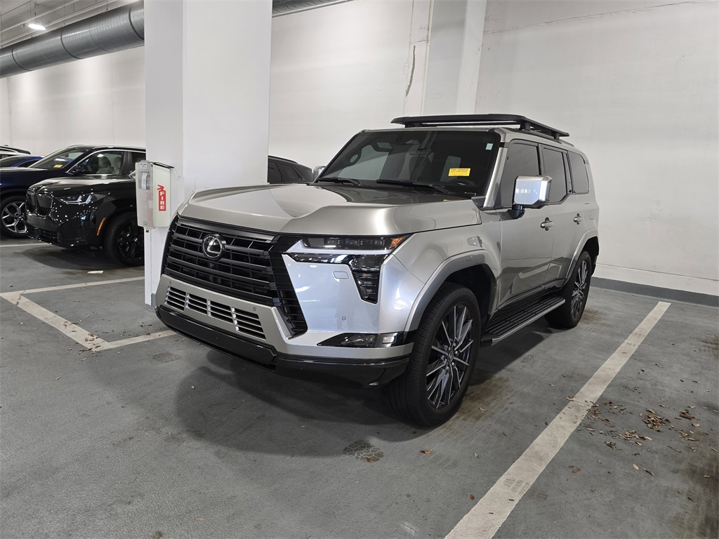 2024 Lexus GX Luxury's photo