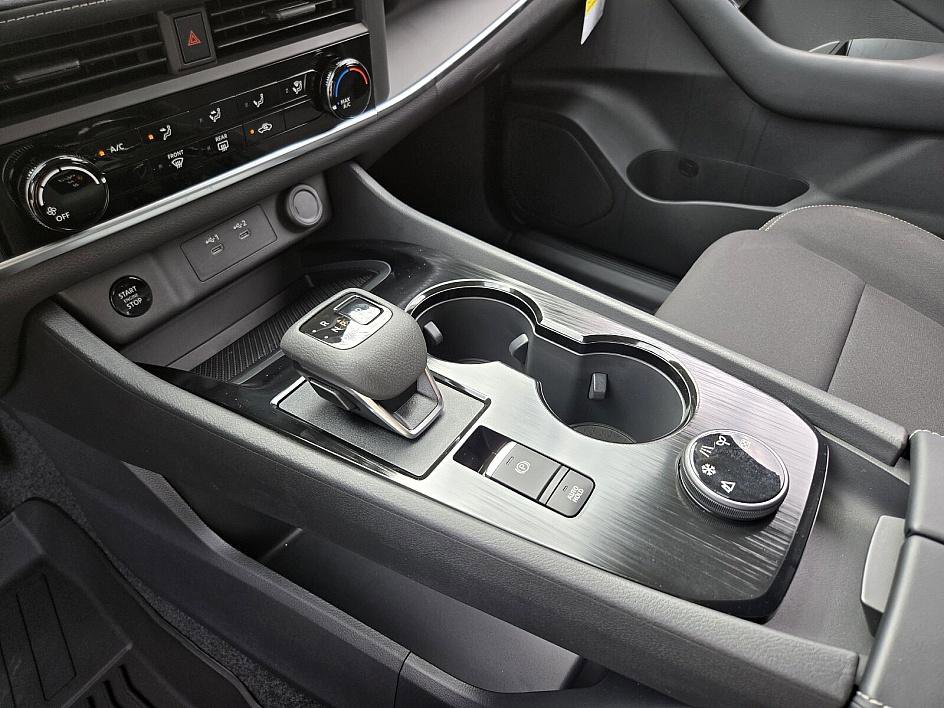 2026 Nissan Rogue S photo 13