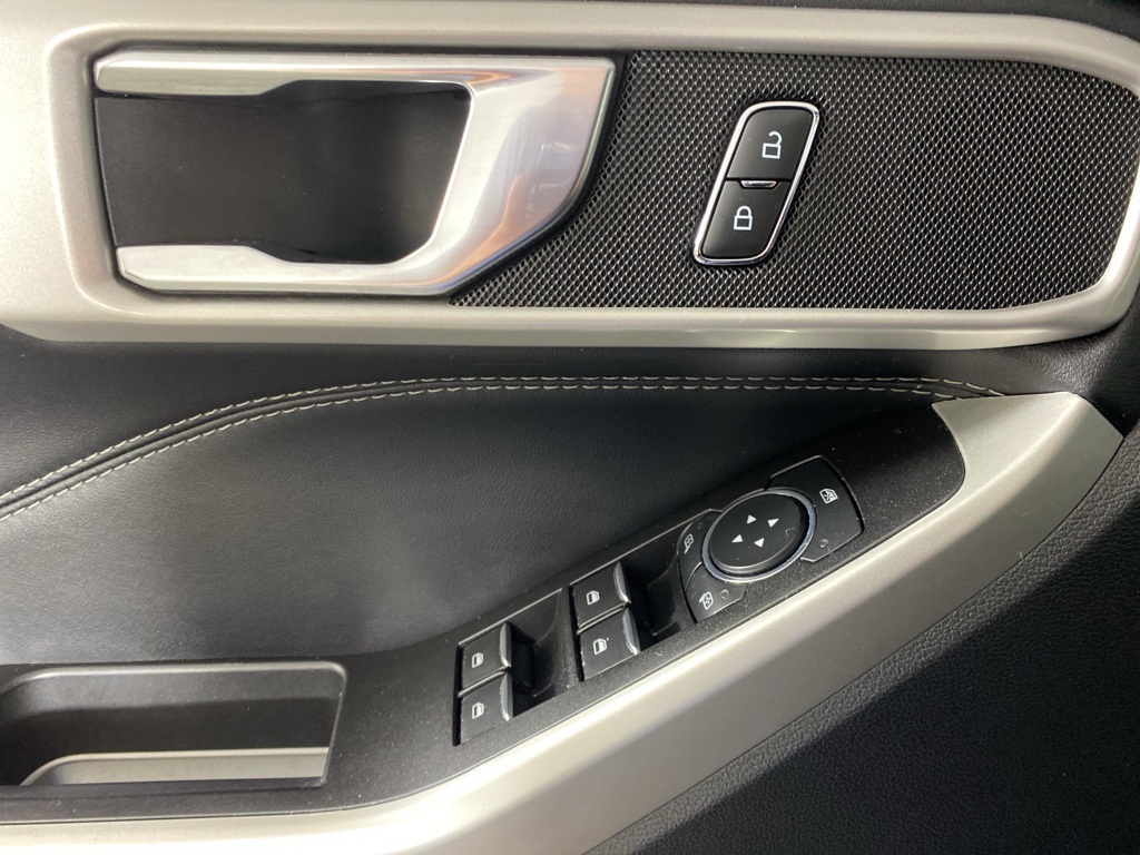 2022 Ford Explorer XLT photo 11